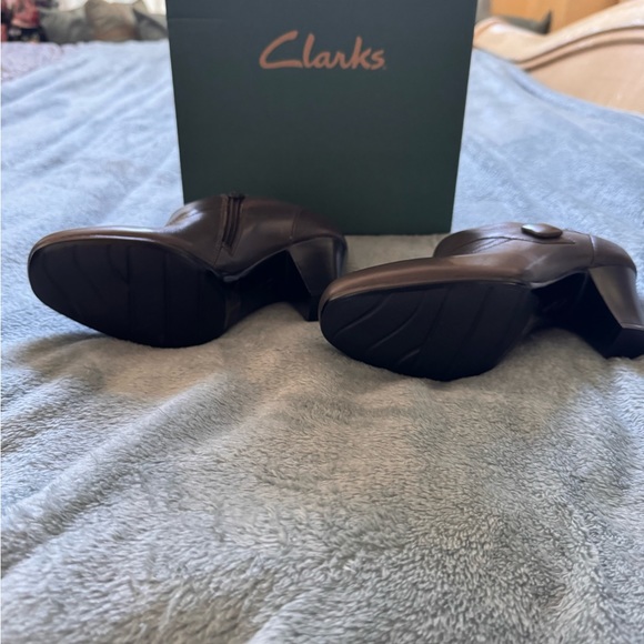 Clarks Shooties Booties NWT - New in Box Gray - Picture 3 of 3